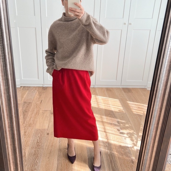 Lynn&Co Dresses & Skirts - Lynn&Co Wool Red Midi Skirt